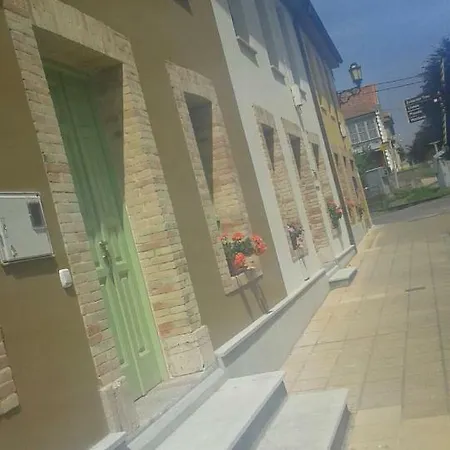 Casinas De La Granda 아파트 *